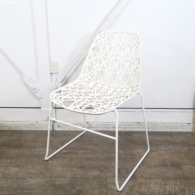 【オカムラ取り扱い品】CRASSEVIG Nett Armless Chair ホワイト《未使用品》《スタッキング可能》